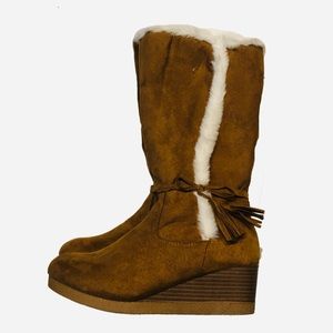 Nwt girls boots sz4 Faux fur Tassels